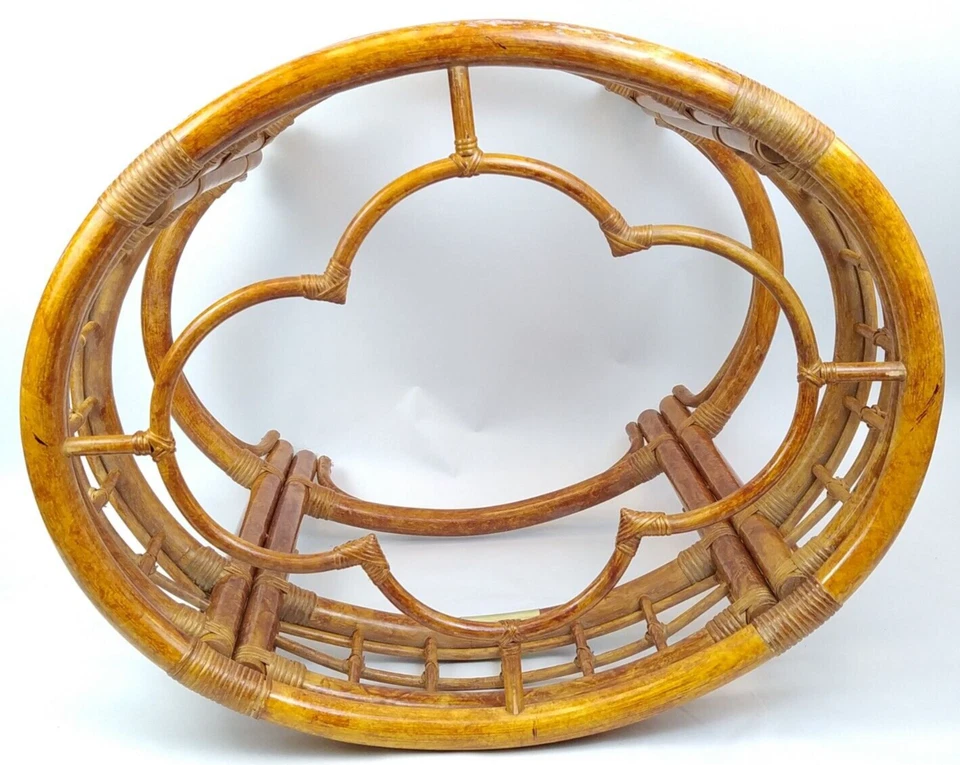 Mesa auxiliar ovalada de ratán y vidrio 23" trébol Tiki bambú MCM Hollywood Regency Foto 2 de 4