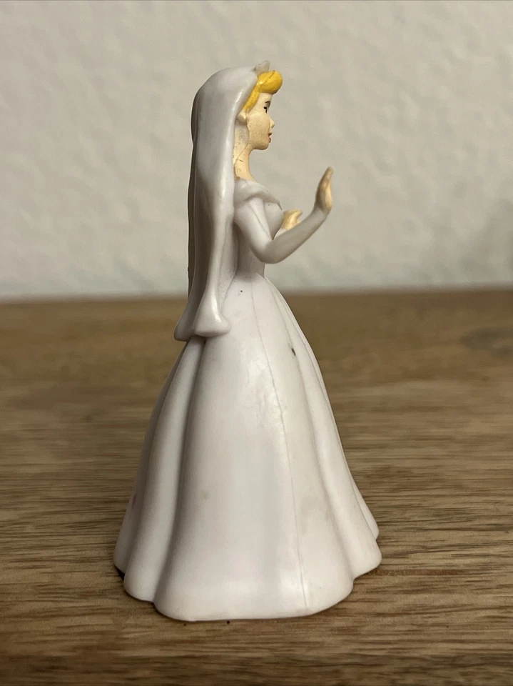 "FIGURA DE ACCIÓN CENICIENTA DISNEY PRINCESA 3"" JUGUETE DE PVC (USADO)" Foto 4 de 4