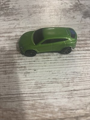 Green Lamborghini Urus Hot Wheels B