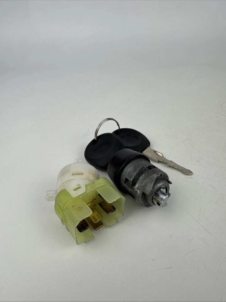 1993-1997 Volkswagen VW  Eurovan - Ignition Starter Switch and key - Image 3 of 4