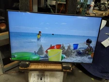 Samsung UN43DU7200DXZA 43" Crystal UHD TV with Mega Contrast