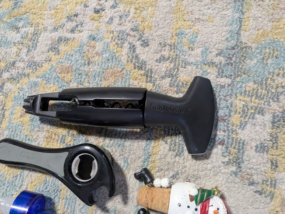 Cork Screw Lot Tupperware Wine Stopper Harrah's VTG Ob Beer Japan Sutter Home - Image 2 of 4