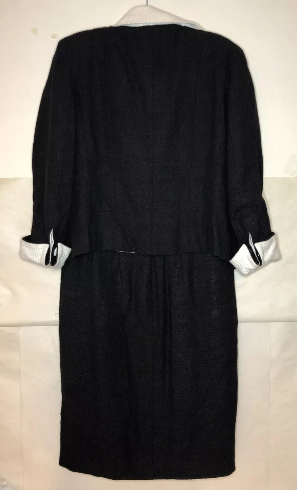 CHANEL 09P NEGRO CC LOGO TWEED CHAQUETA FALDA TRAJE VESTIDO FR 38 Lazo estilo años 60 SC2 Foto 4 de 4