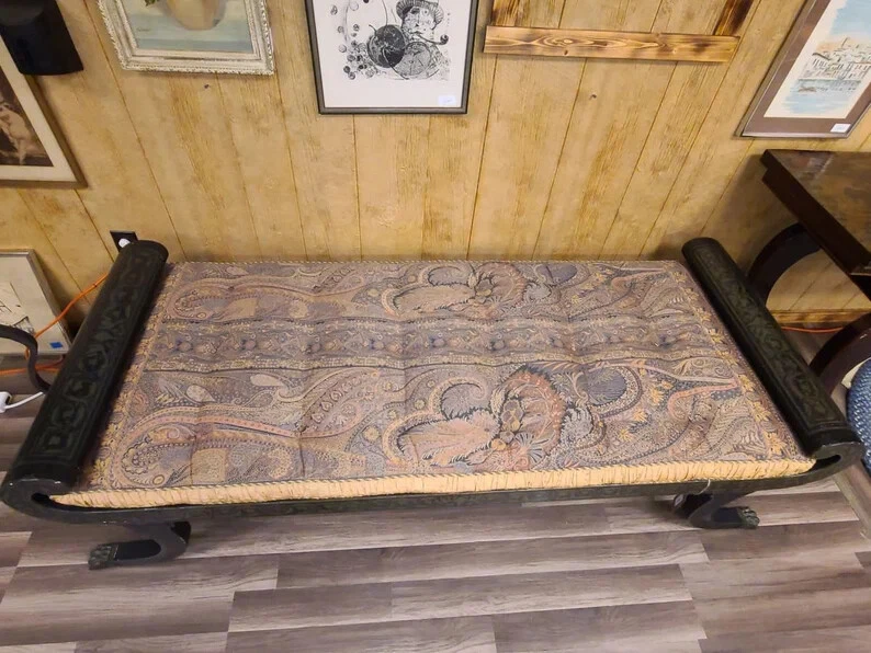 Antiguo Banco Cama Siglo XIX con Cojín de Seda Excelente Estado Estilo Francés Foto 3 de 4