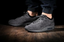 nike air max 1 triple anthracite