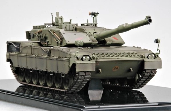 Trumpeter 1:35 09899 CARRO ARMATO ITALIANO ARIETE C-1 (montato con vetrina) - Immagine 2 di 2