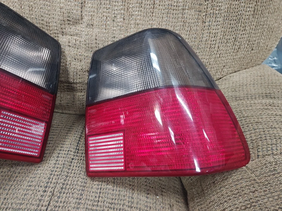 Par de lentes de luz trasera de maletero Griffin Saab 9000 sedán usados para 1988 a 1992 Foto 2 de 4