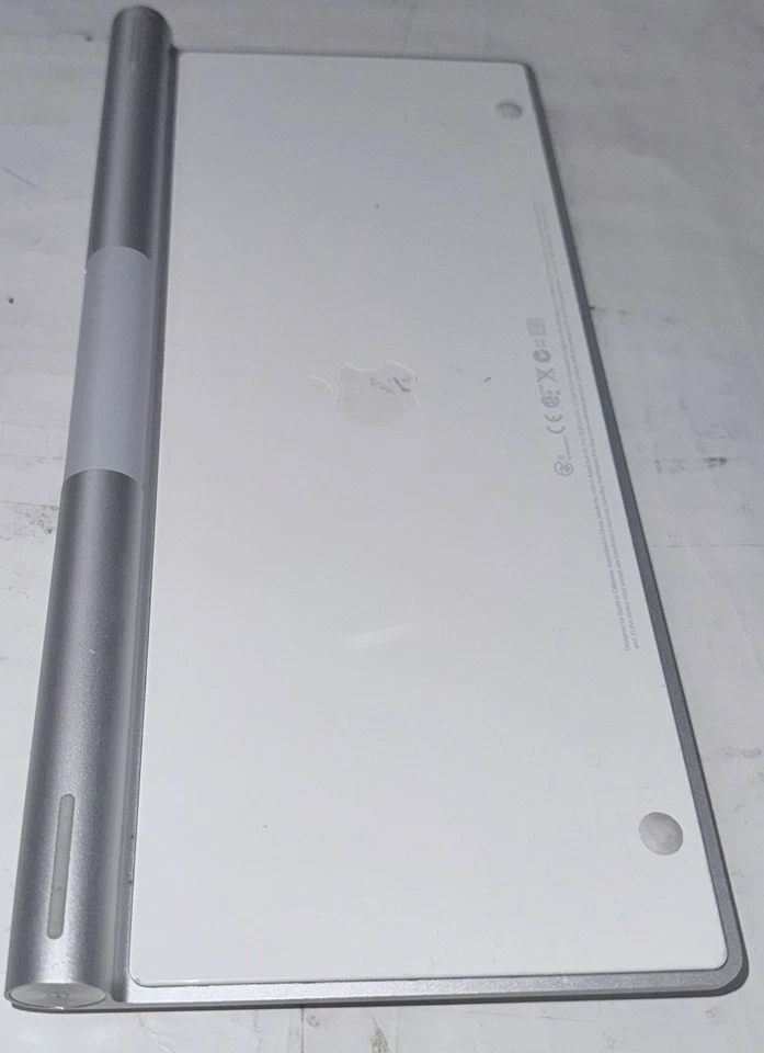 Apple A1314 Wireless Slim Keyboard Bluetooth Tested Working - Image 2 of 2