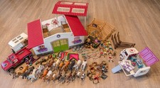 Riesiges Schleich Konvolut (NP   € 500) Pferde Stall Pickup Anhänger Ärztin etc.