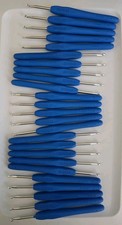 Bulk lot of 25 The Woobles 4.0mm crochet hooks, standard blue Woobles hooks