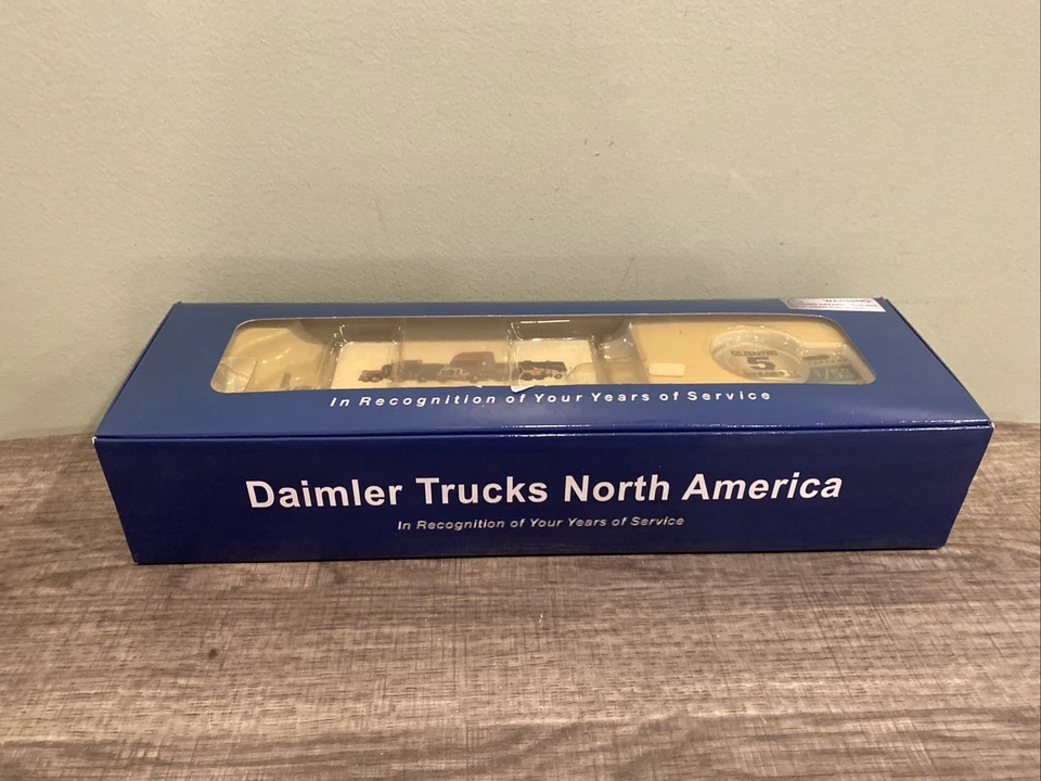 Tonkin Replicas DAIMLER TRUCKS NORTH AMERICA 1/53 Scale 5 YEARS NEW *READ* - Image 4 of 4
