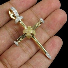 Breloque pendentif croix Nell en or jaune 14 carats pour homme de plus de...