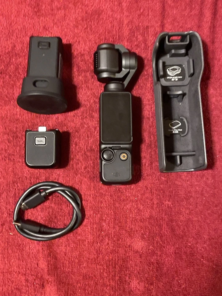 Cámara cardán de 3 ejes DJI Osmo Pocket 3 + estuche, baterías adicionales, más Foto 2 de 4