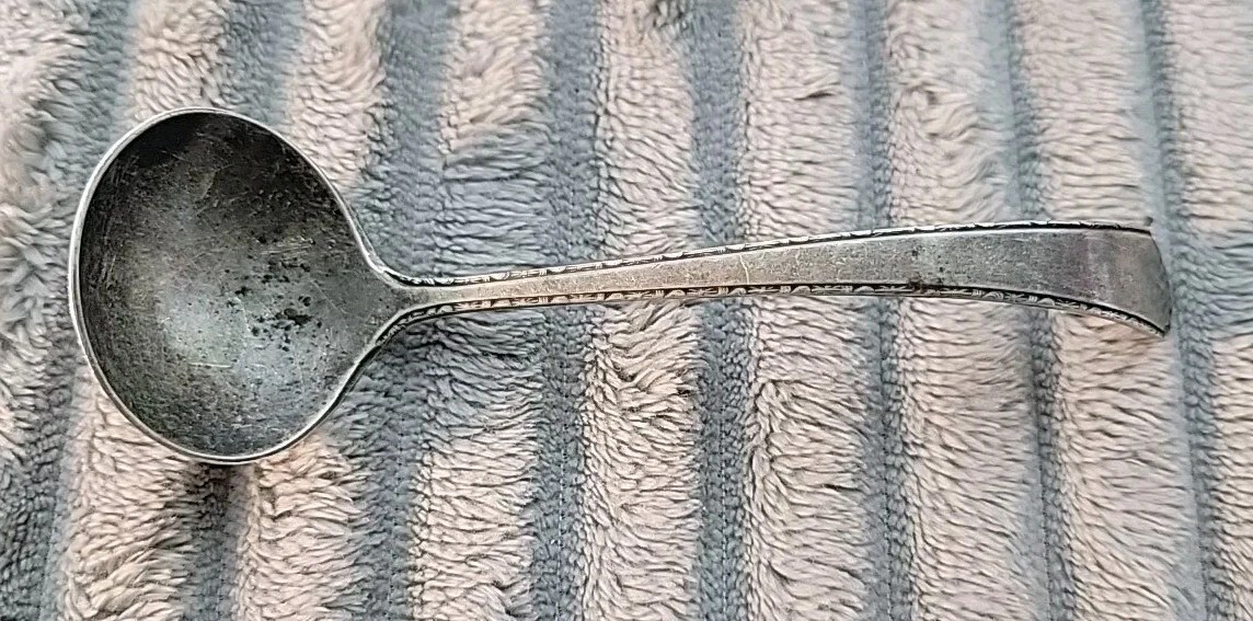 Vtg Patina TREASURE 1921 Sterling Silver Small Sauce Gravy Ladle Spoon 925 18.2g
Opens in a new wind