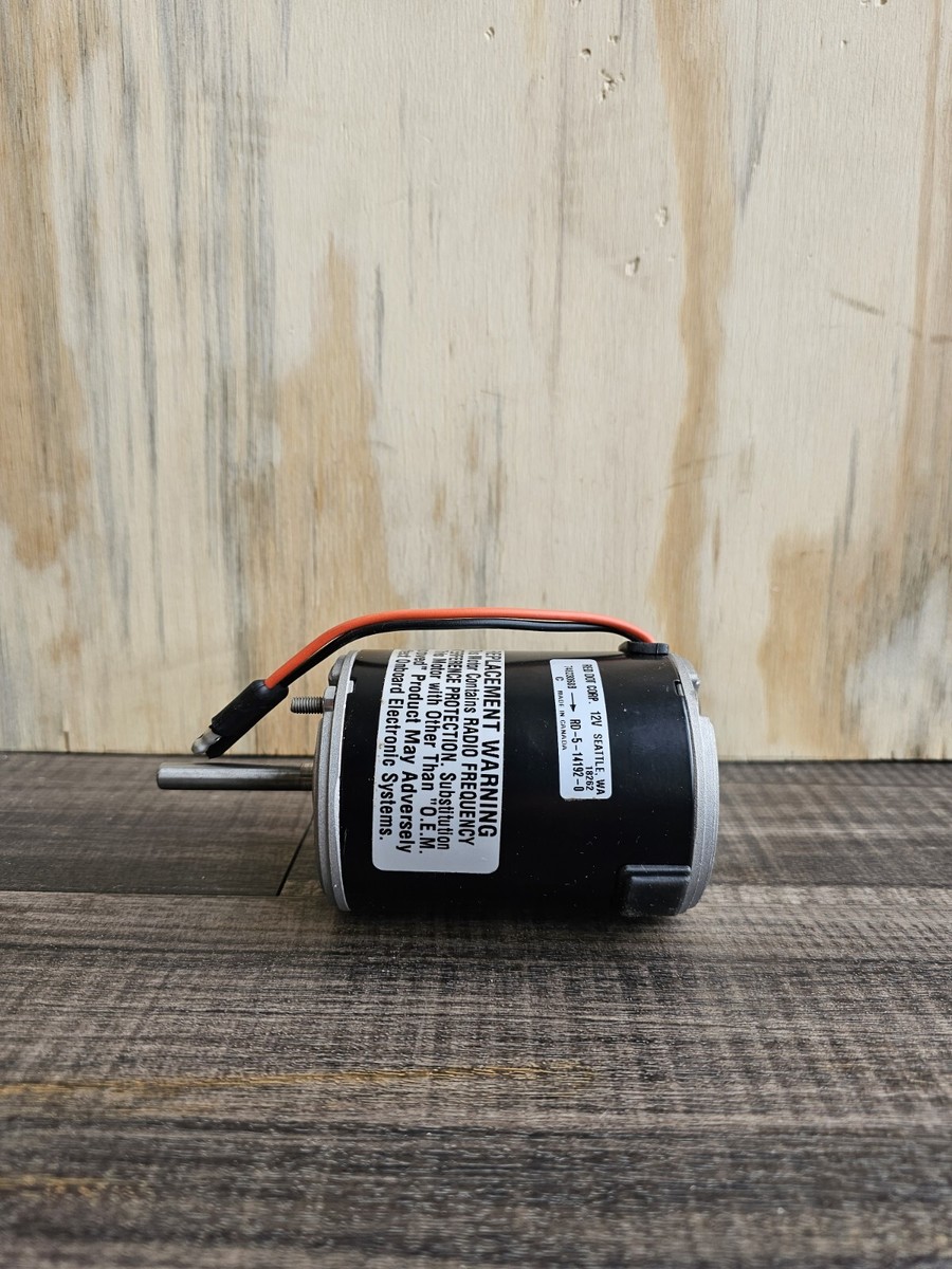 【DROID DEPOT】 R2-D2 赤　専用バックパック付 DROID DEPOT】 R2-D2 赤 専用バックパック付 - メルカリ
