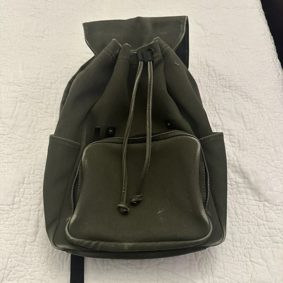 BOLSO DE HOMBRO MOCHILA LRG EVERLANE DE LONA VERDE NEGRO CUERO REAL CON SOLAPA Foto 2 de 4