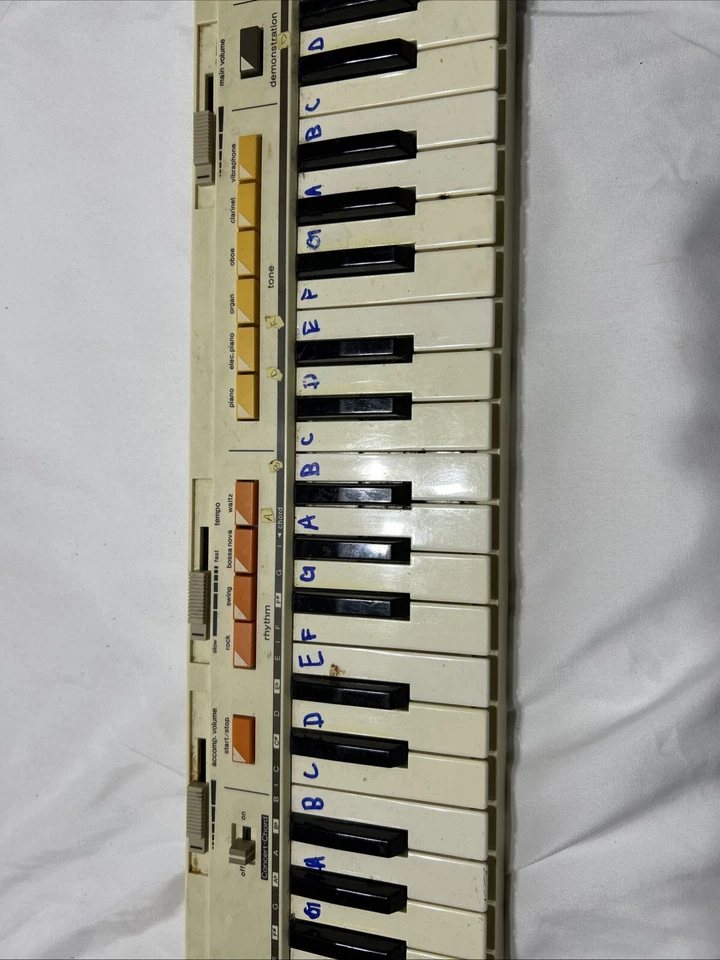 Realistic Concertmate 400 Working Keyboard - Image 4 of 4