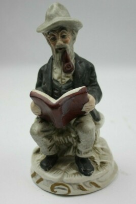 Ornament Figur Vintage Mann liest Pfeife raucht 