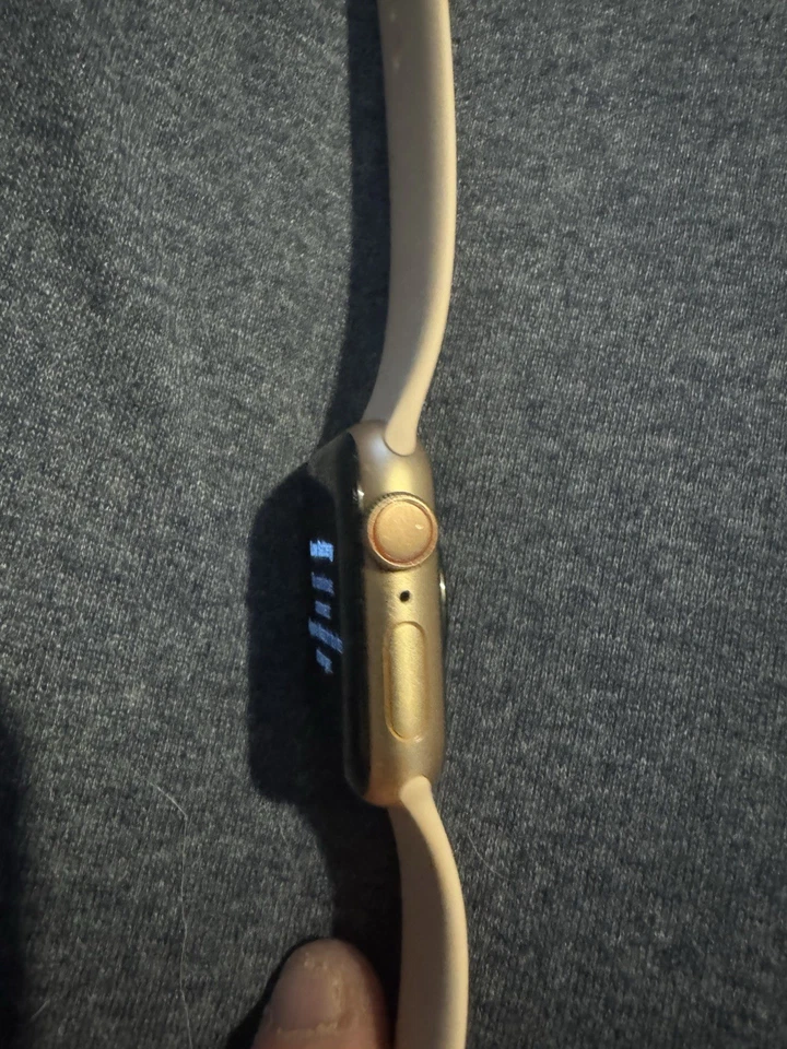 Apple Watch Series 6 40mm Rose Gold - Image 3 of 4