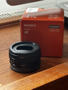 Sony E 20mm F/2.8 SEL20F28 Pancake E -Mount Lens - Very Good Condition!