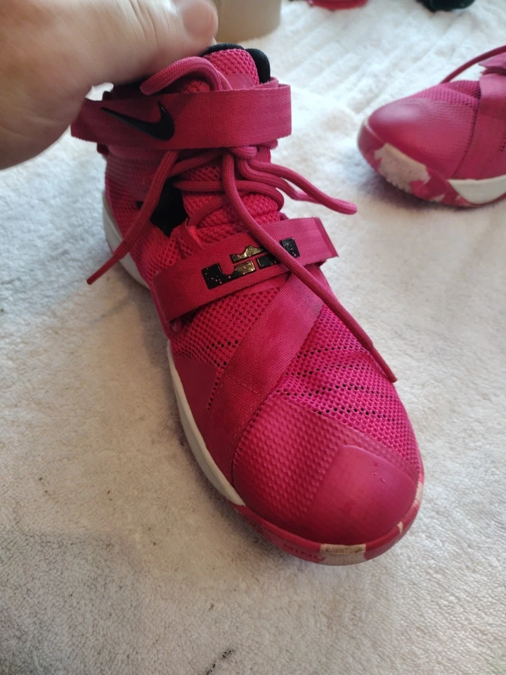 Nike Girls LeBron Soldier 9 776471-601 Pink Basketball Shoes Sneakers Size 6.5Y - Image 3 of 4