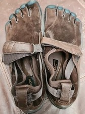 Water Shoes Kids sz 7-8 brown