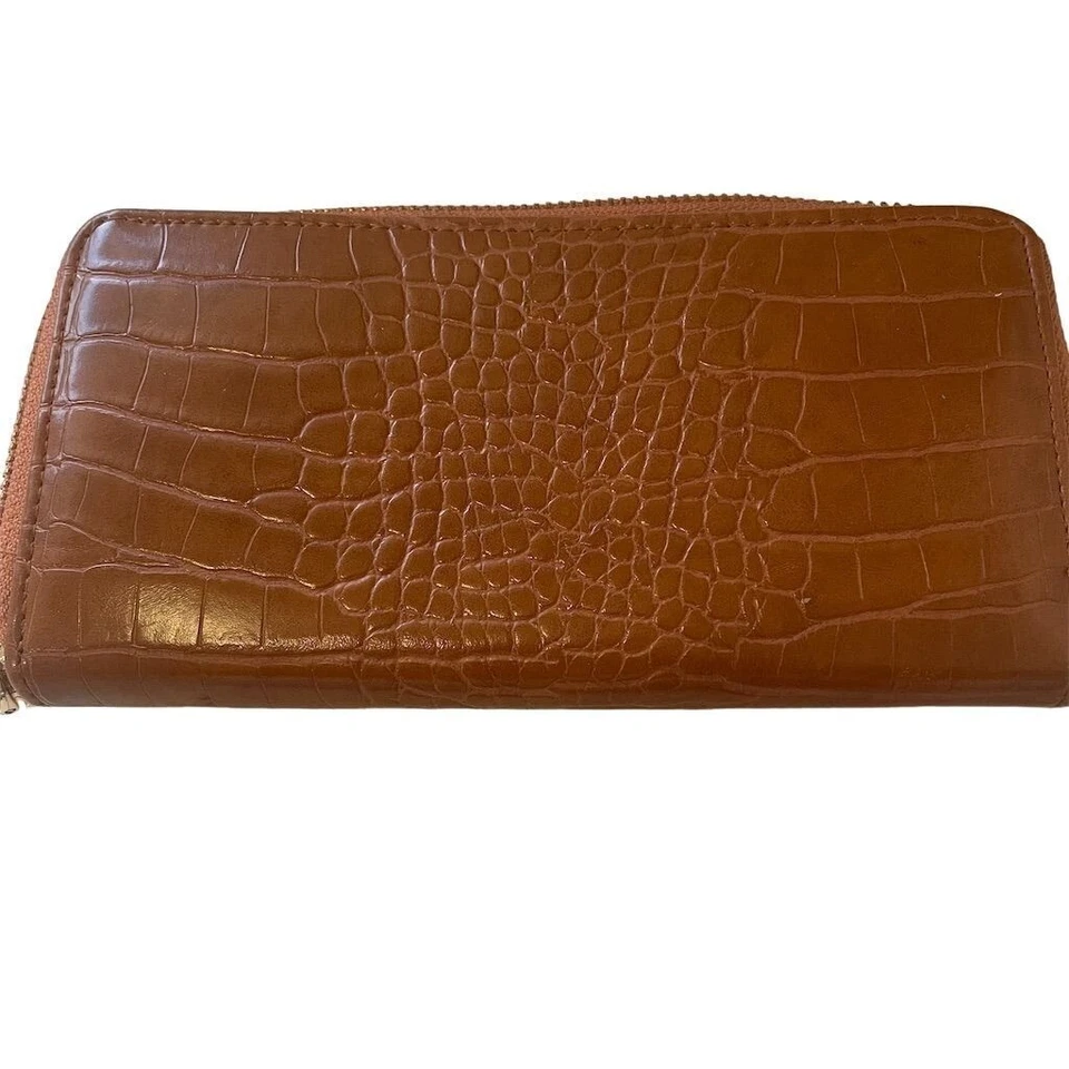 Cartera Bebe Abigail Croco Cremallera Alrededor Cuero Sintético Camel Estampado Animal Logo Foto 2 de 4