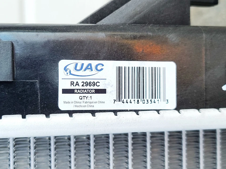 06-09 PONTIAC SOLSTICE ENGINE MOTOR AIR COOLING COOLANT RADIATOR OEM - Image 3 of 3