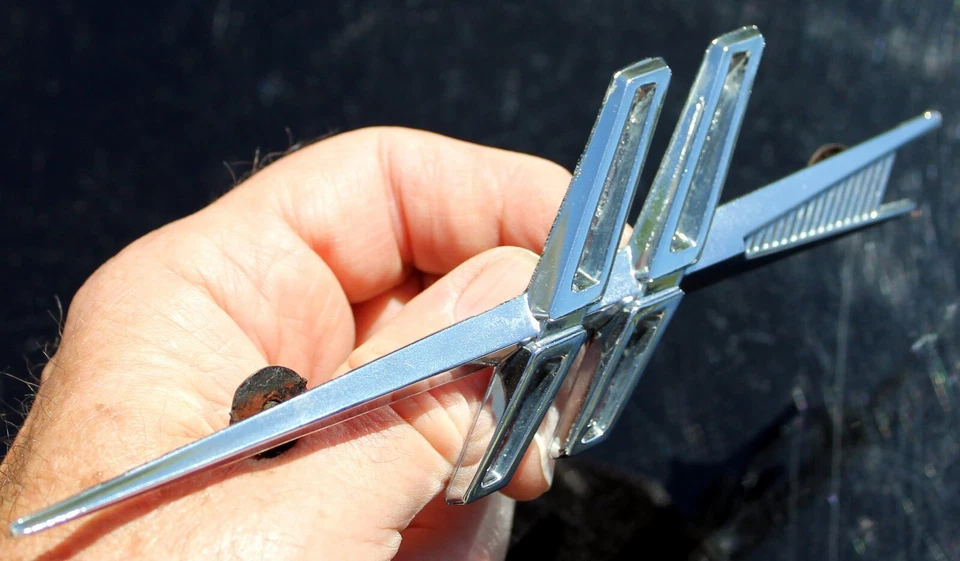 Placa de identificación emblema tapa maletero trasero cromado Oldsmobile 88 1961 fabricante de equipos originales Foto 4 de 4