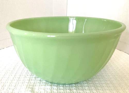 Vintage Jadeite Green Bowl Fire King 9". #505
