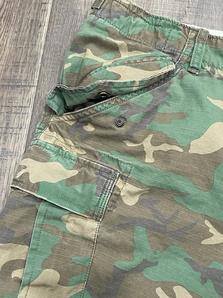 Bermuda Polo Ralph Lauren Utility Surplus Div Camuflagem Verde Masculina Tamanho 32 8” Excelente Estado Usado - Imagem 2 de 4