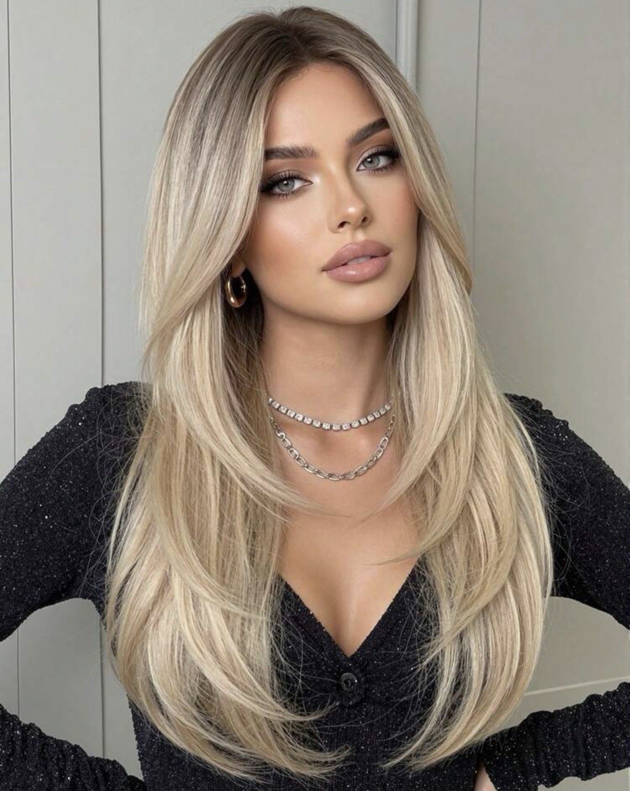 Perruque blonde 60cm frange côté pour changer de coiffure sans couper vos cheveux
