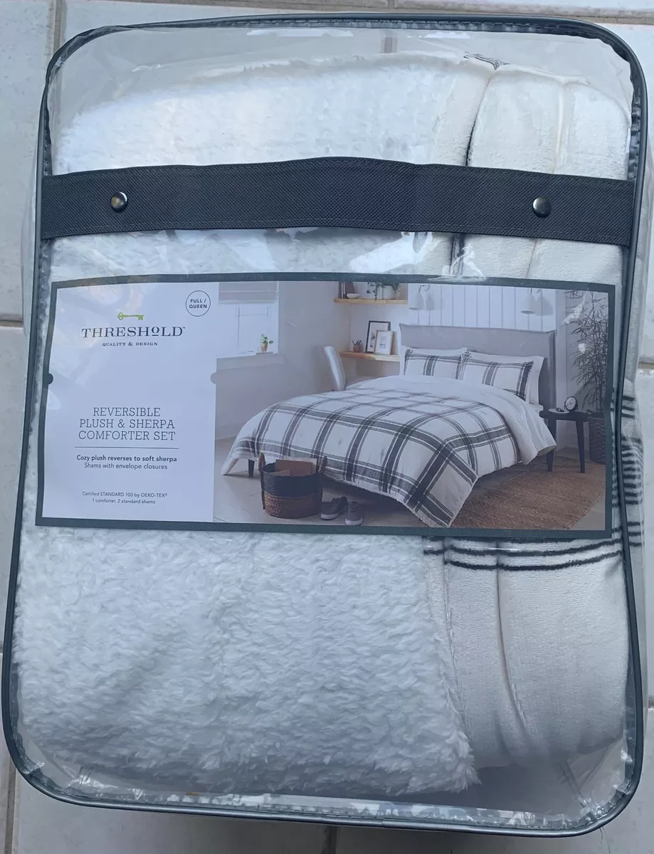 NEW Threshold white back reversible plush and Sherpa comforter set