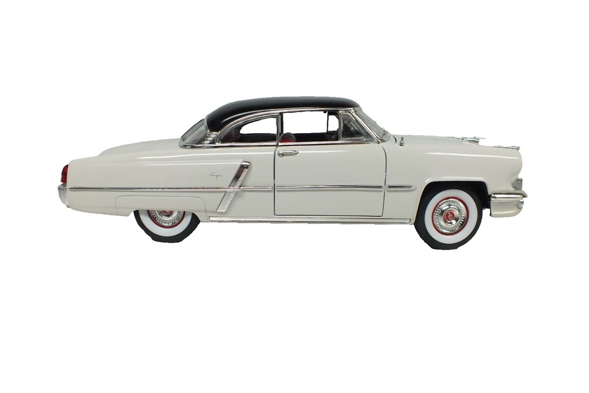 No285 ミニカー1/18 Lincoln Continental 1/18 Modelcar Group 1978 Lincoln Continental Mark V (Silver