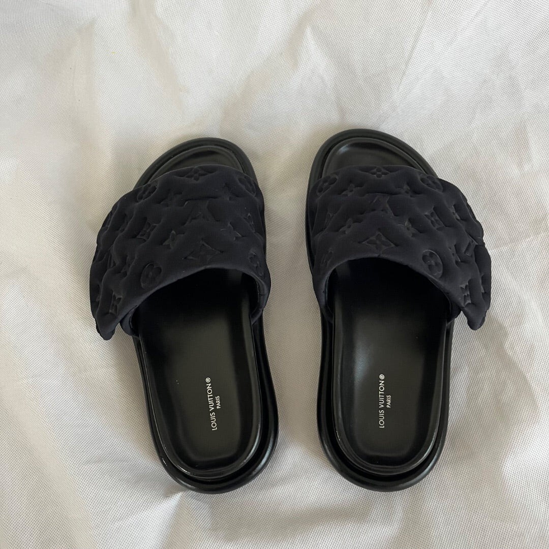 Louis Vuitton Black Pool Pillow Slide, Shoes 39