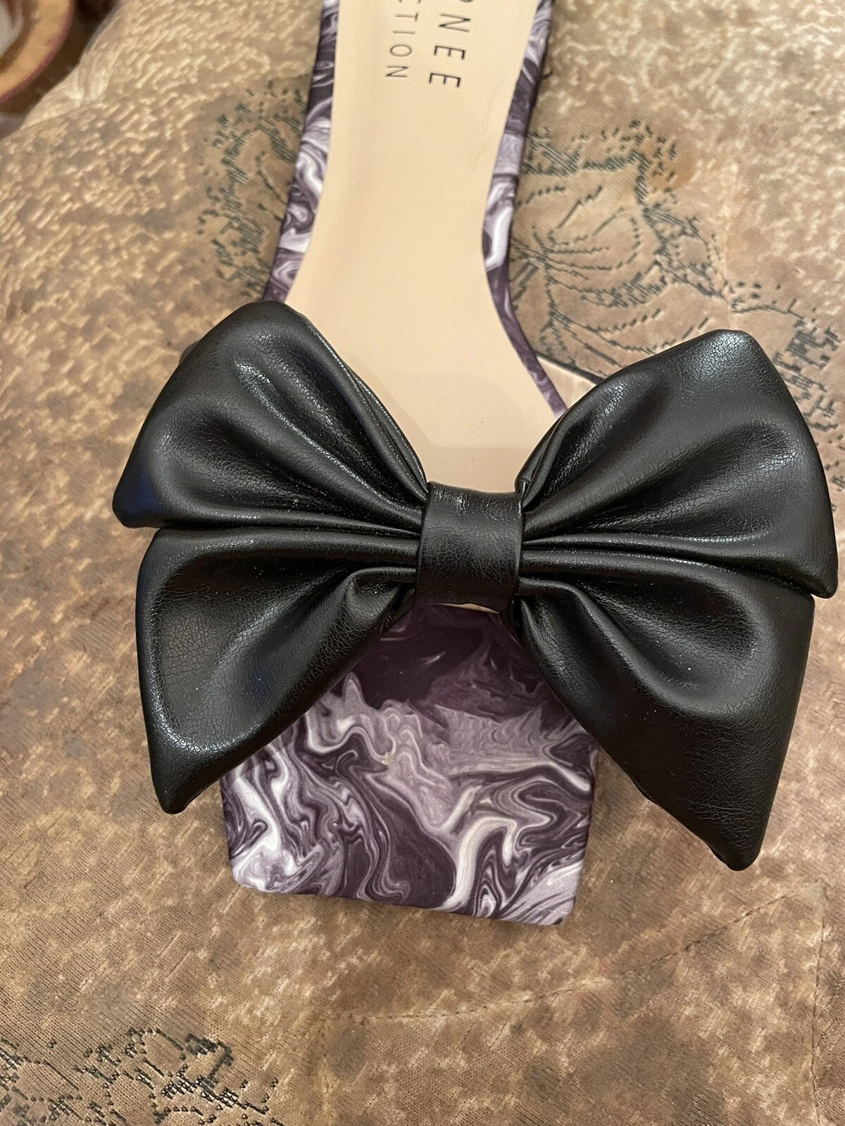 UGG Journee Collection fiocco nero con sandali diapositive Paisley 11 (M)