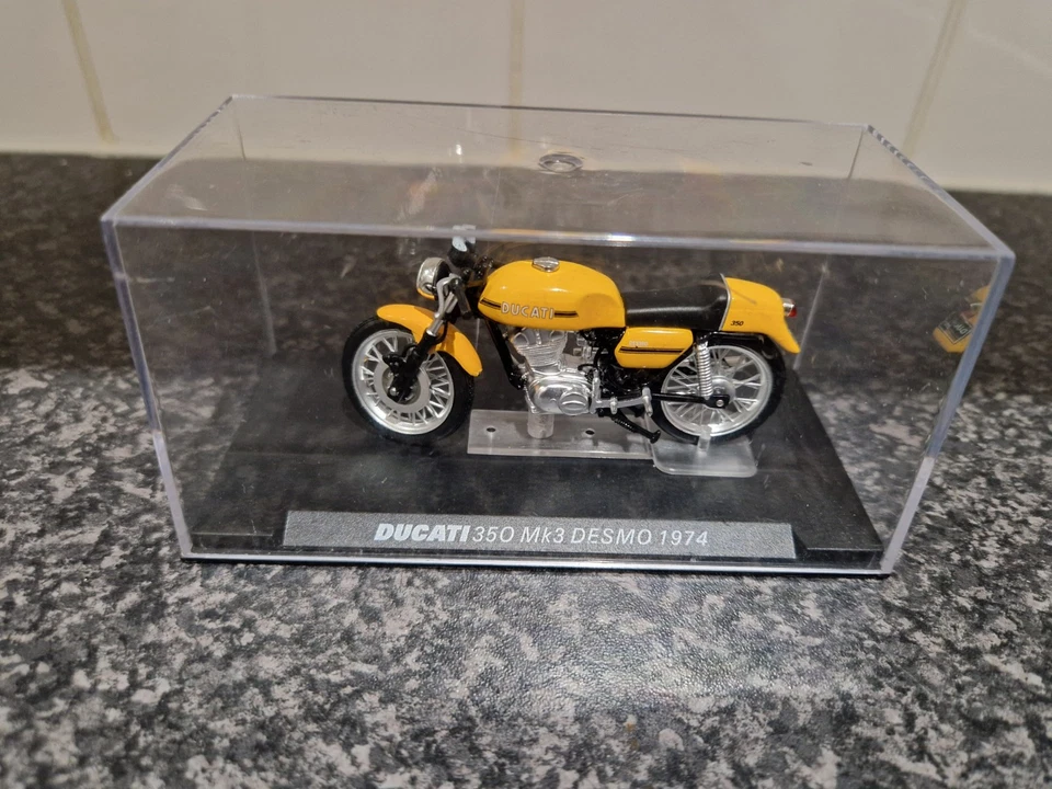 Ducati 350 MK3 Desmo Modelo 1974 - Colección IXO/Altaya DeAgostini Foto 2 de 4