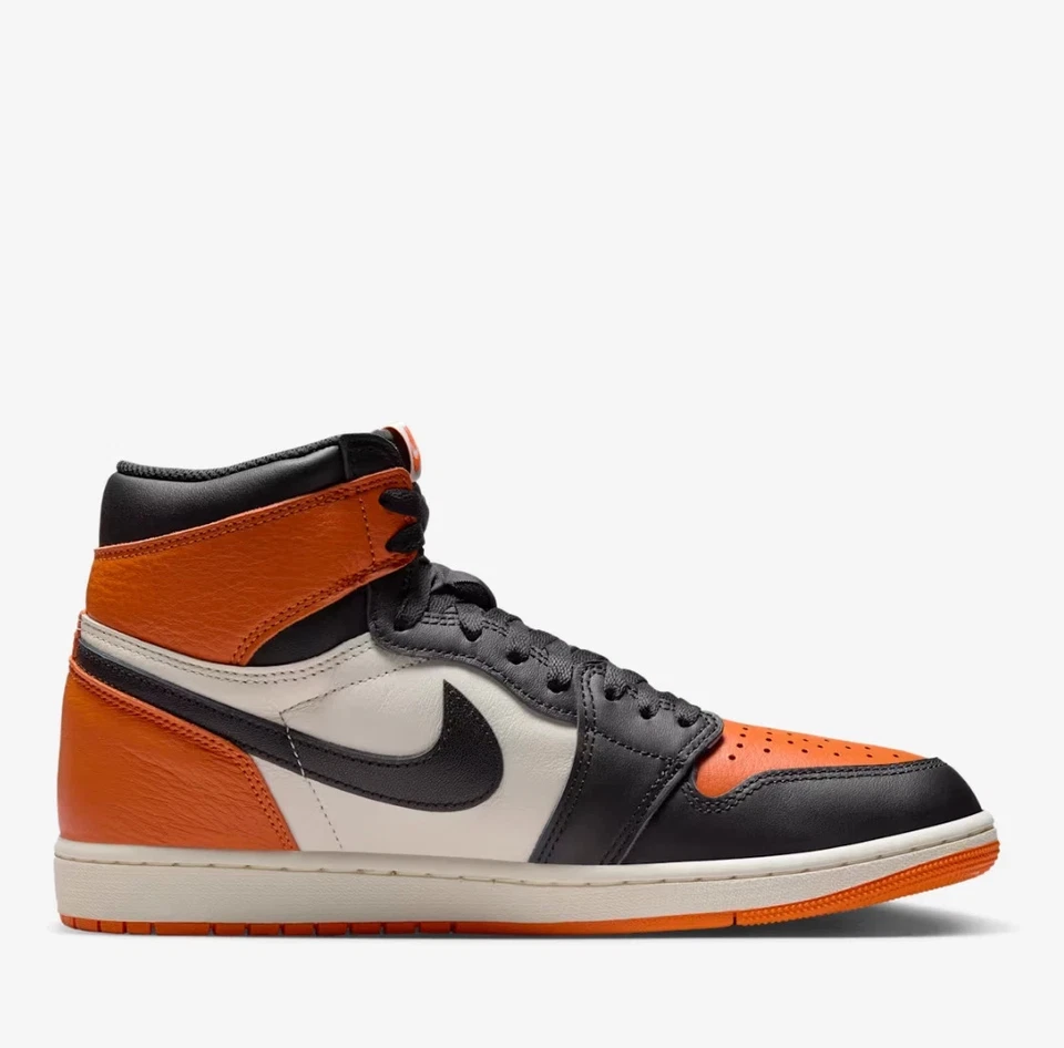 Air Jordan 1 Retro Alto OG Para Hombre Talla 11.5 Negro/Negro-Vela-Estrella DZ5485 008 Foto 2 de 4