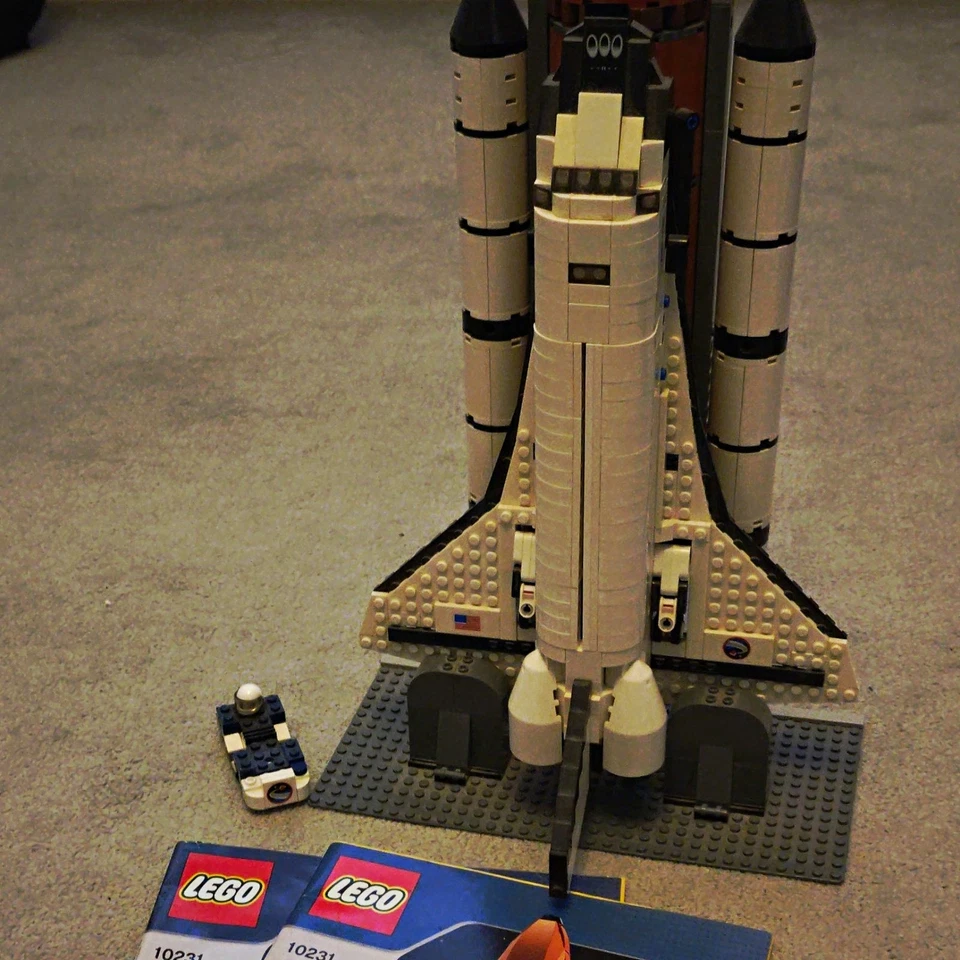 LEGO Creator 10231 Shuttle Expedition, photo 1 of 5