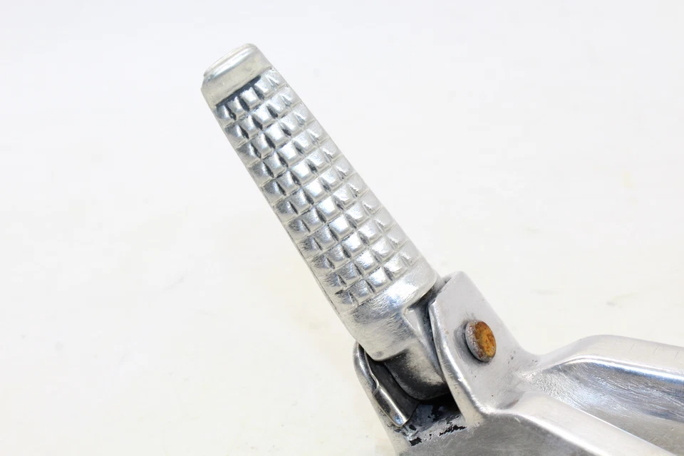 Peg traseiro esquerdo traseiro passageiro Suzuki Gsxr750 2005 - Imagem 2 de 4