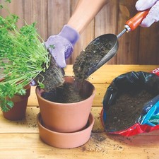 HANDY GARDEN SCOOP