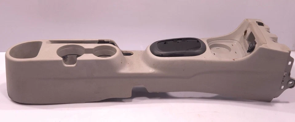 Hyundai Accent 2008 consola central P/N 84611-1E200 original fabricante original pieza usada Foto 2 de 4