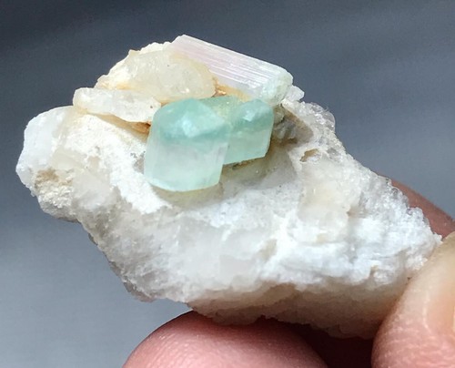 Bellissimo esemplare di cristallo di tormalina minerali dall'Afghanistan 22 carati - Foto 3 di 8