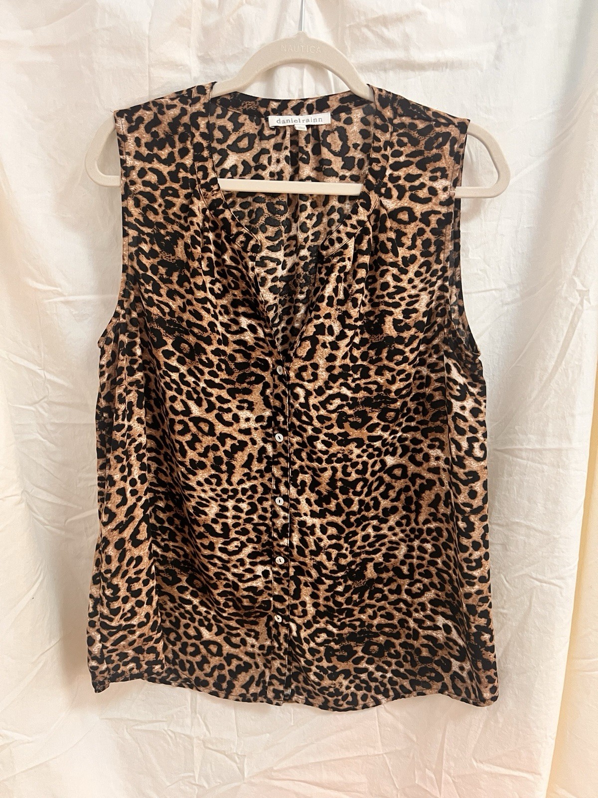 Daniel Rainn Button Up Top Large Leopard Print Li… - image 1