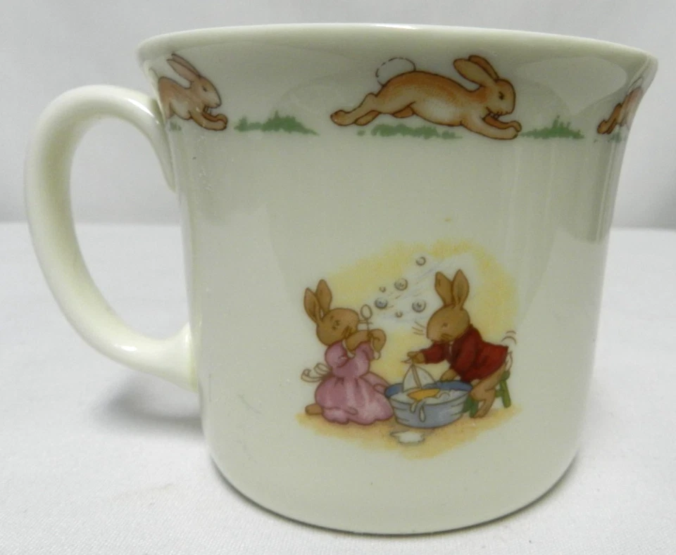Taza de porcelana de hueso fino vintage Royal Doulton 1936 Bunnykins soplando burbujas Foto 2 de 4