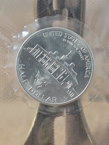 1982-D,GEORGE WASHINGTON SILVER HALF DOLLAR UNCIRCULATED IN MINT CELLO. - Picture 5 of 9