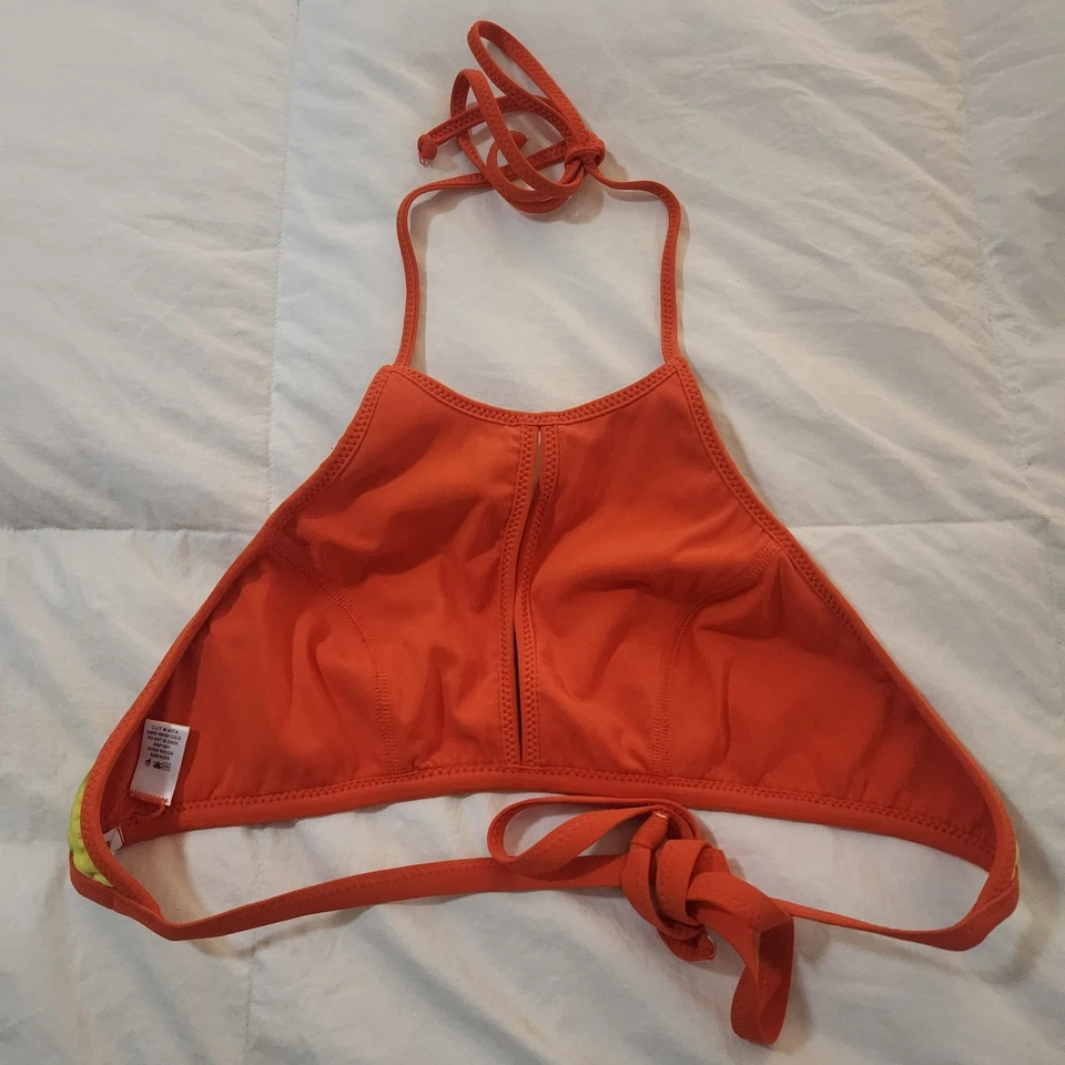 Top de bikini robin piccone talla mediana floral reversible Foto 3 de 4