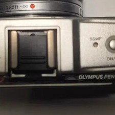 Olympus PEN E-P1 Camera Body  14-42mm Lens Official