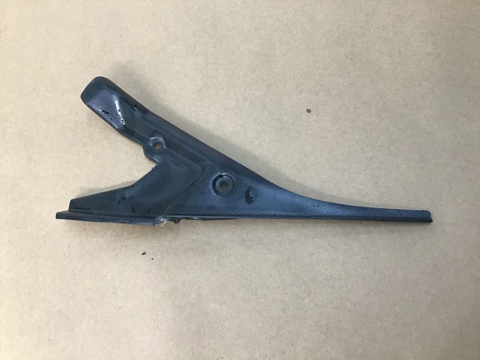 Cubierta de retención de soporte de pilar delantero derecho Aston Martin DB9 GT 2016 13-16; @1 Foto 3 de 4