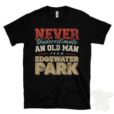 T-SHIRT UNTERSCHÄTZE NIEMALS EINEN ALTEN MANN AUS EDGEWATER PARK lustig Weihnachtsgeschenk